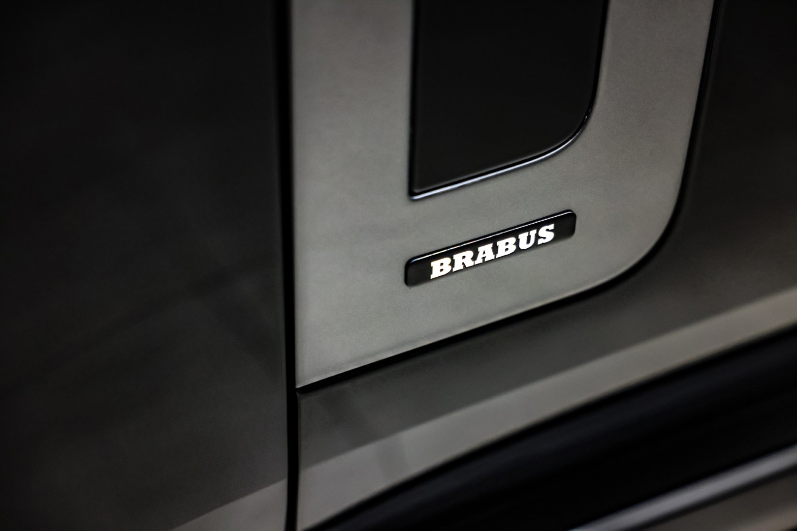 2023 RANGE ROVER P530 AUTOBIOGRAPHY BRABUS CARBON BODY KIT